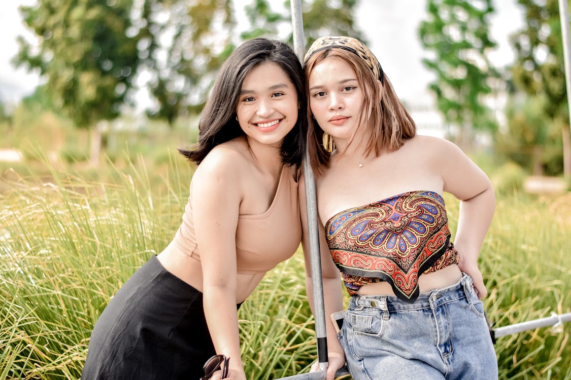 9 Ultimate Celebrity Scarf Trends to Elevate Your Fashion